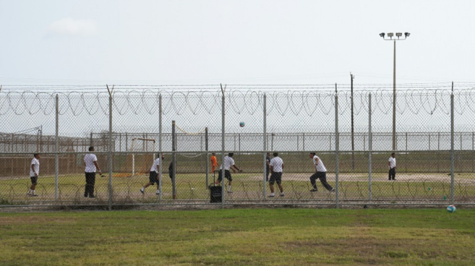 Dans un centre de r&eacute;tention du Texas, l'attente des migrants en plein tour de vis de Biden
