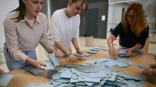 L&eacute;gislatives: la gauche en t&ecirc;te, la vague RN contenue, la France sans majorit&eacute; absolue