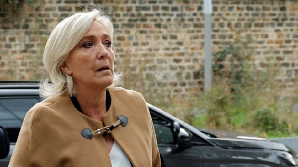 Proc&egrave;s du RN: &agrave; la barre, Marine Le Pen esquive mais se d&eacute;fend sans rel&acirc;che