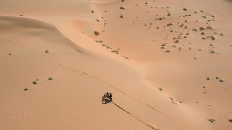 Kevin Benavides se pone l&iacute;der de motos en el Dakar, Branch gana la d&eacute;cima etapa