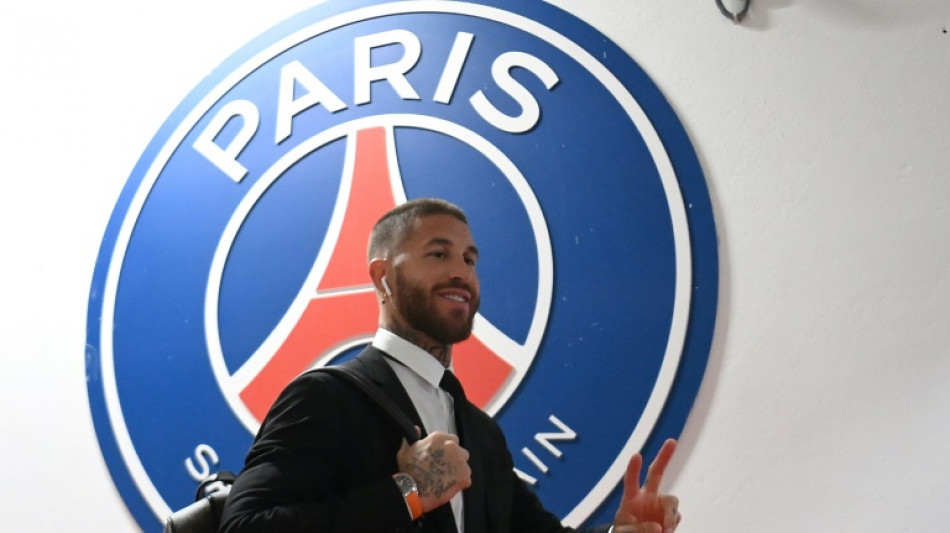 El Par&iacute;s SG anuncia la marcha del defensa espa&ntilde;ol Sergio Ramos